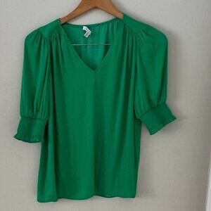 Maison d amelie green Silk-like top size medium